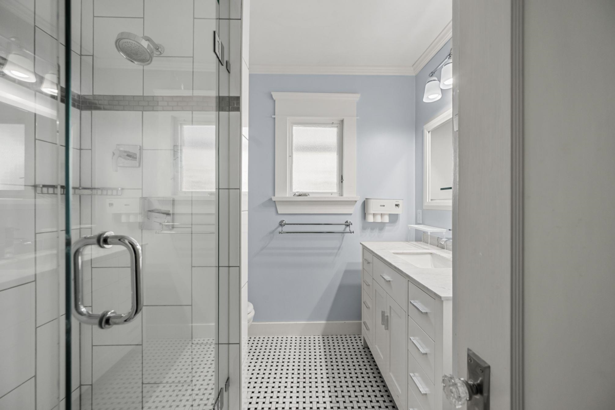 Hallway Photo of 6050 Athlone Street, Vancouver, BC