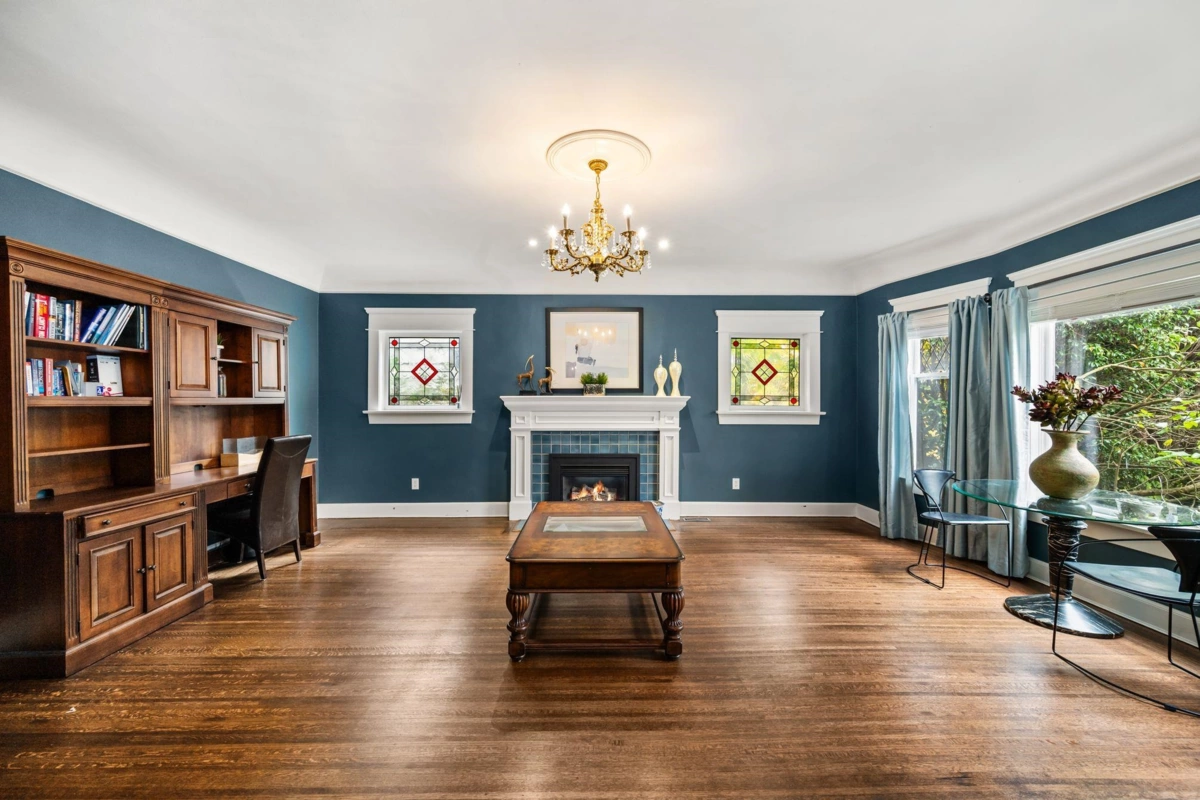 Living Room Photo of 6050 Athlone Street, Vancouver, BC