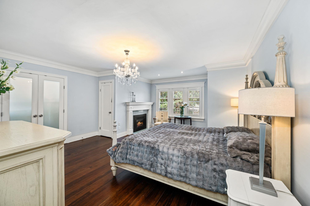 Powder Room Photo of 6050 Athlone Street, Vancouver, BC