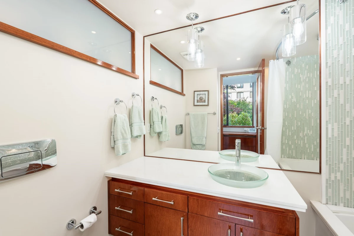 Bedroom 3 Photo of 103 2108 Argyle Avenue, West Vancouver, BC