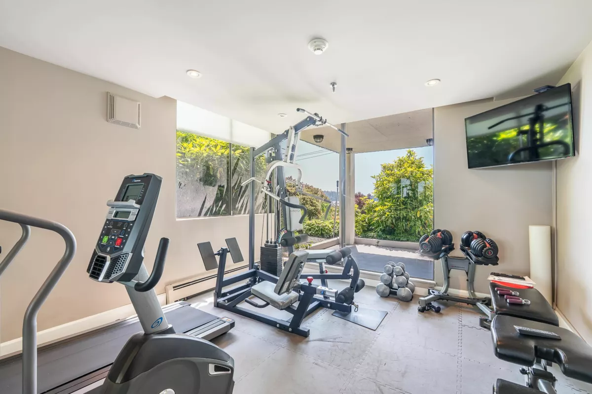 Guest Bathroom Photo of 103 2108 Argyle Avenue, West Vancouver, BC