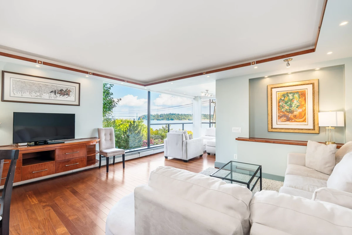 Kitchen Island Photo of 103 2108 Argyle Avenue, West Vancouver, BC