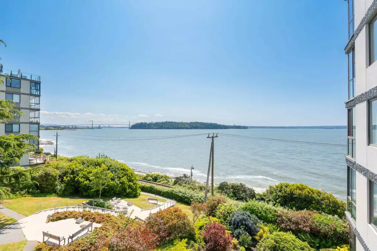 Living Room Photo of 103 2108 Argyle Avenue, West Vancouver, BC