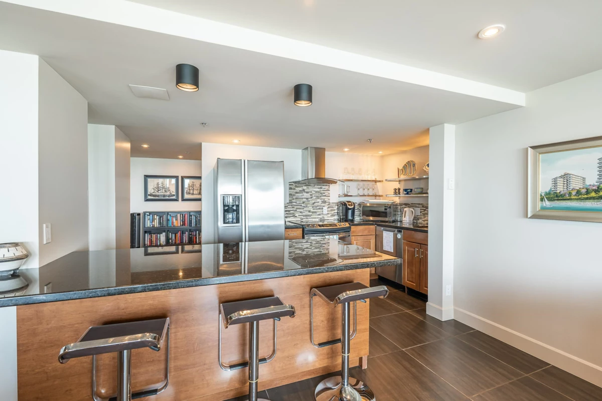 Loft / Bonus Room Photo of 103 2108 Argyle Avenue, West Vancouver, BC