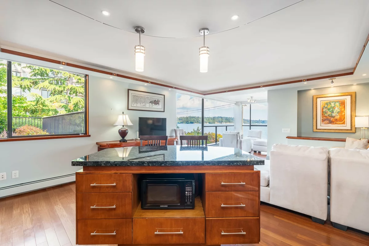 Primary Bathroom Photo of 103 2108 Argyle Avenue, West Vancouver, BC