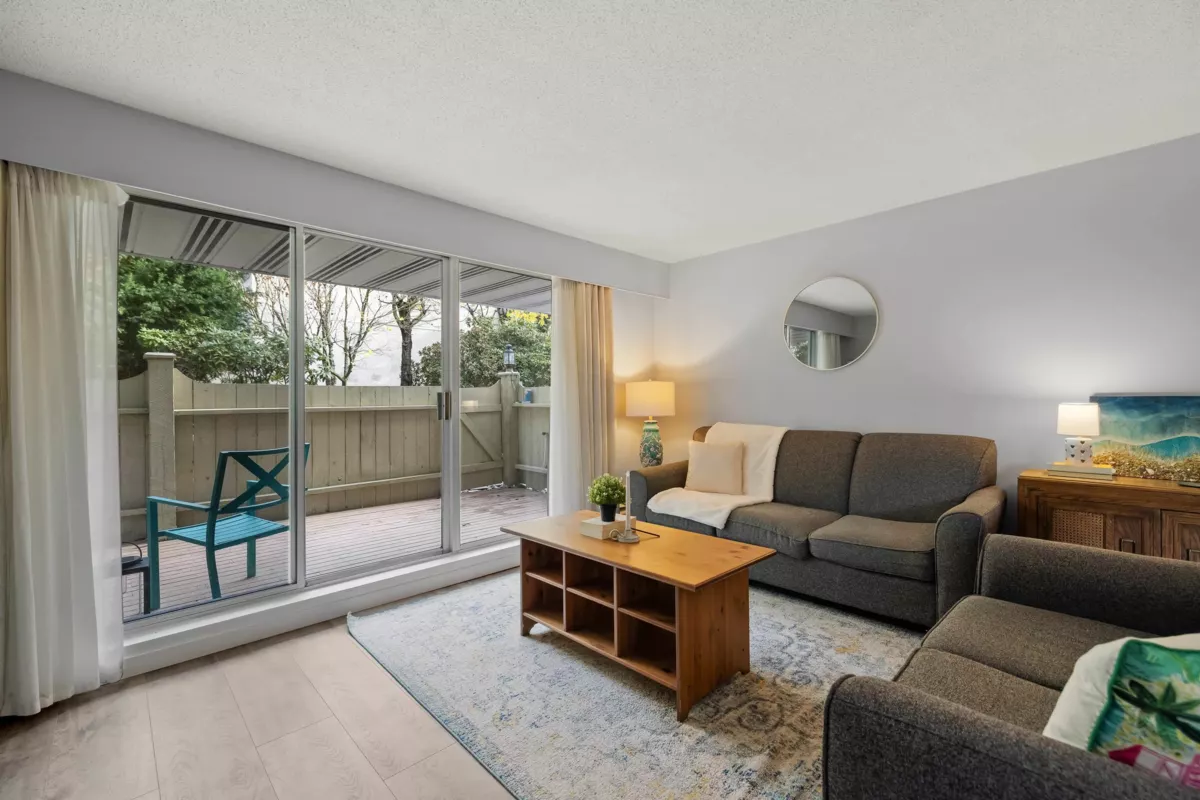 Family Room Photo of 206 15010 Roper Avenue, White Rock, BC