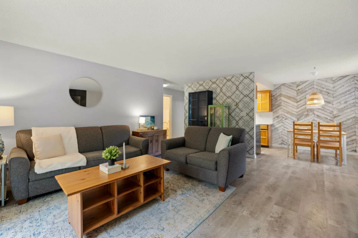 Kitchen Island Photo of 206 15010 Roper Avenue, White Rock, BC