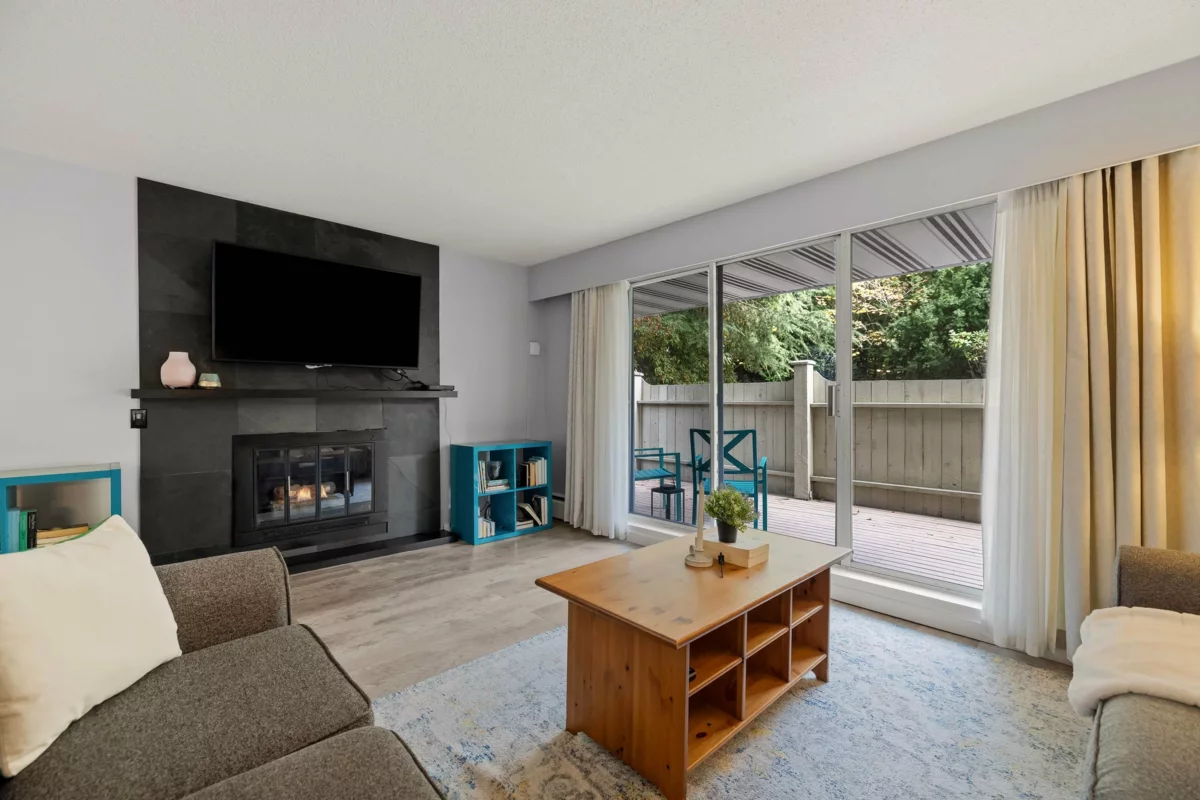 Kitchen Photo of 206 15010 Roper Avenue, White Rock, BC