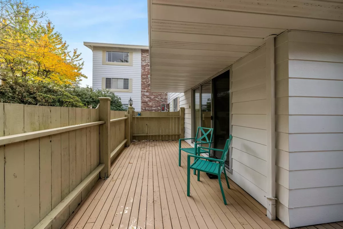 Mudroom Photo of 206 15010 Roper Avenue, White Rock, BC