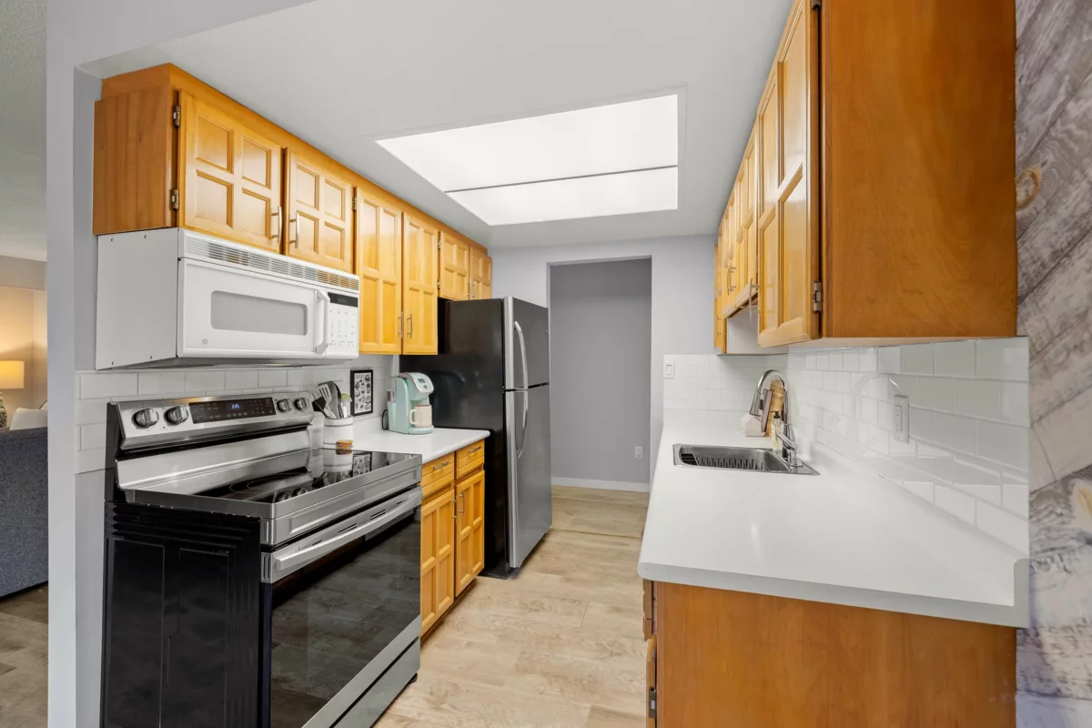 Primary Bathroom Photo of 206 15010 Roper Avenue, White Rock, BC