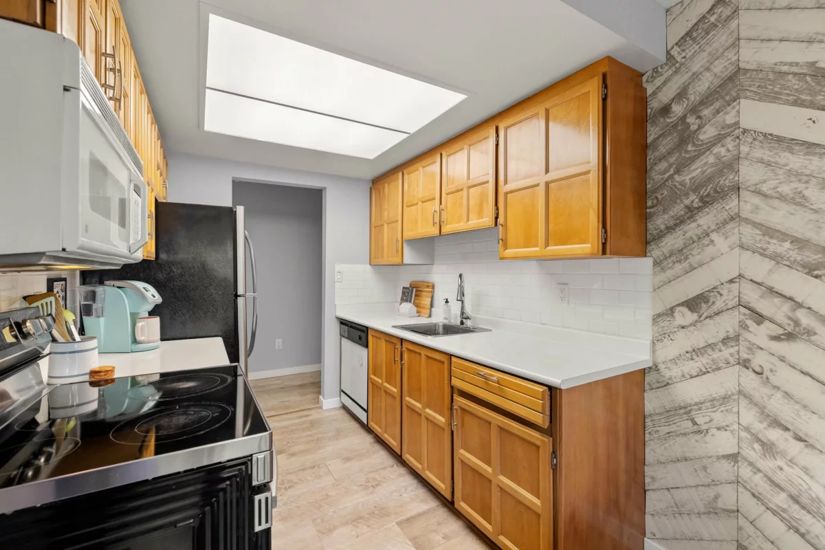 Primary Bedroom Photo of 206 15010 Roper Avenue, White Rock, BC