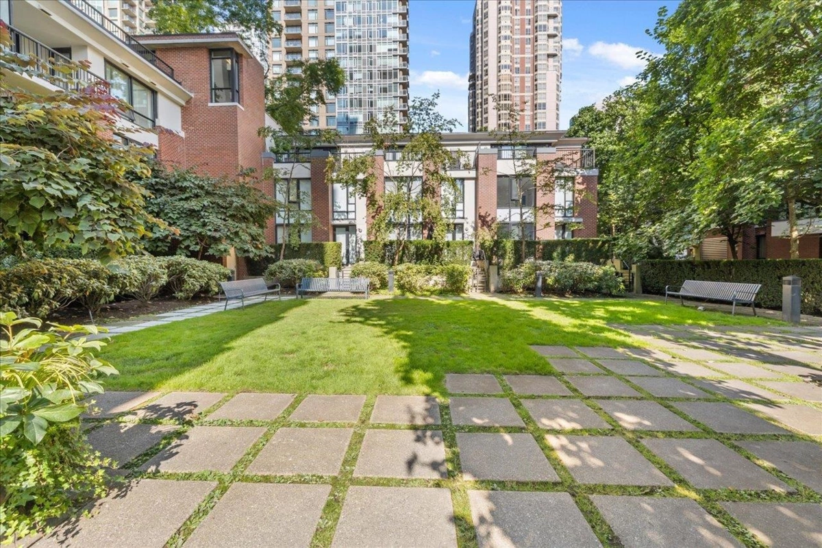 Loft / Bonus Room Photo of 2308 928 Homer Street, Vancouver, BC
