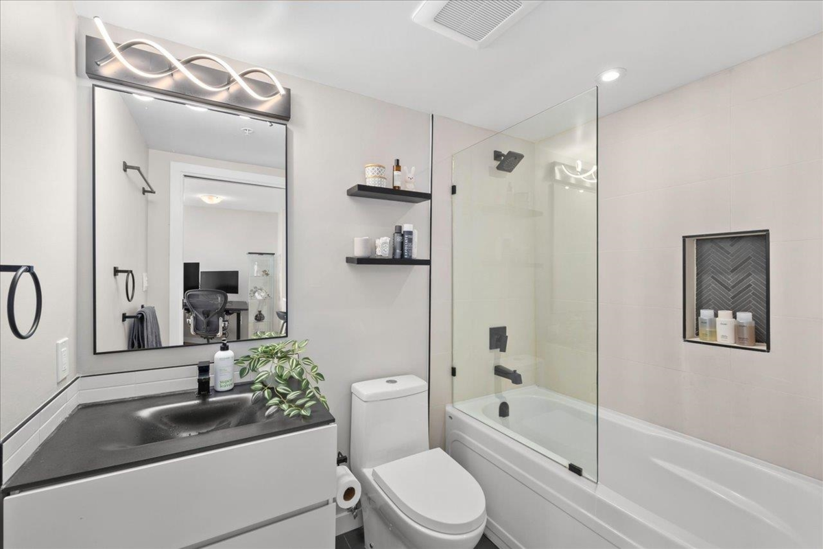 Walk-In Closet Photo of 2308 928 Homer Street, Vancouver, BC