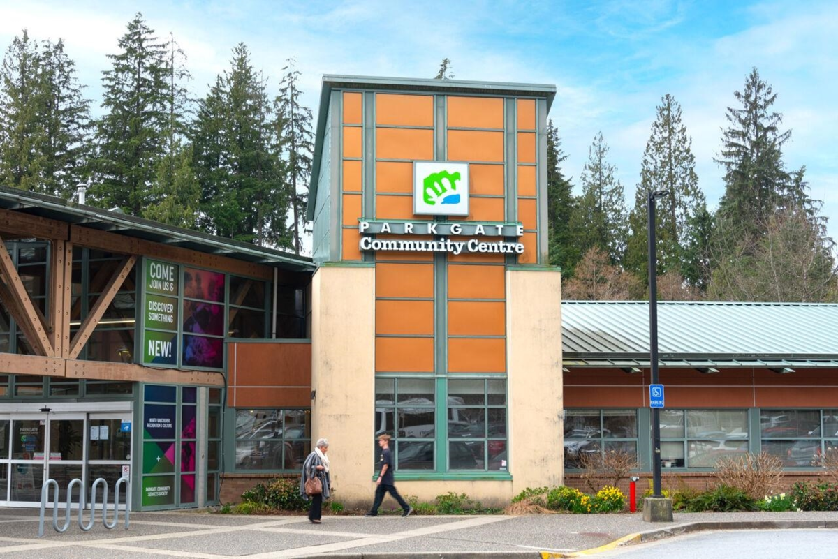 Hot Tub / Spa Photo of 829 Roche Point Drive, North Vancouver, BC