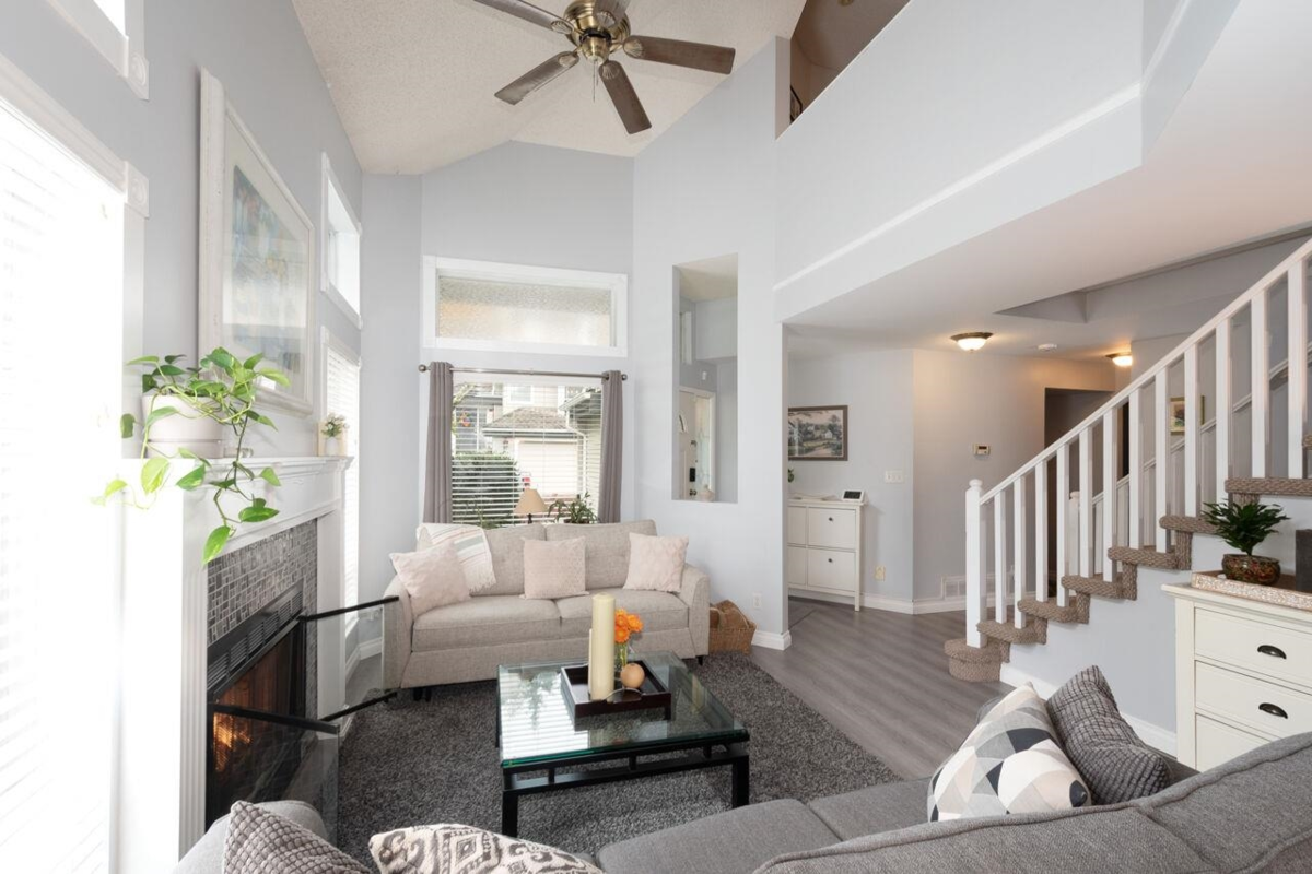 Kitchen Island Photo of 829 Roche Point Drive, North Vancouver, BC