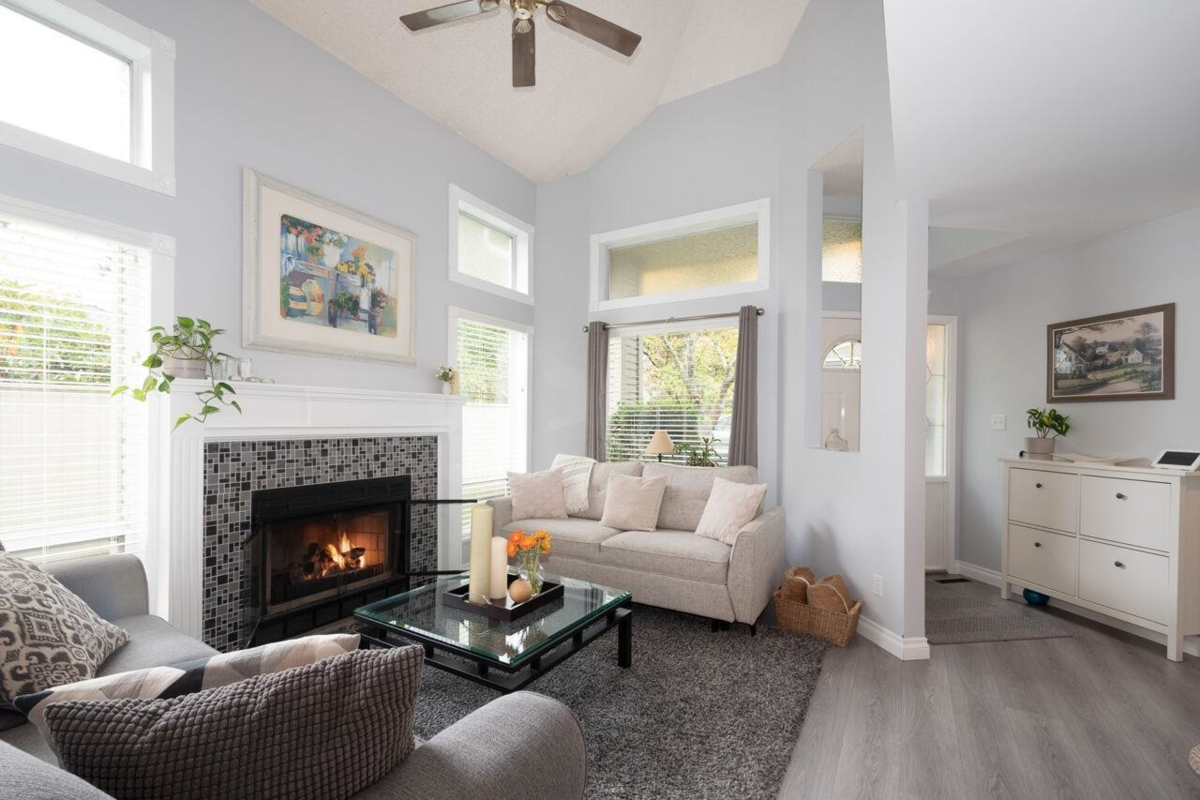 Kitchen Photo of 829 Roche Point Drive, North Vancouver, BC