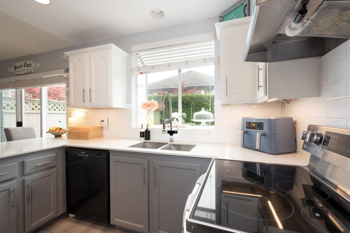 Primary Bathroom Photo of 829 Roche Point Drive, North Vancouver, BC