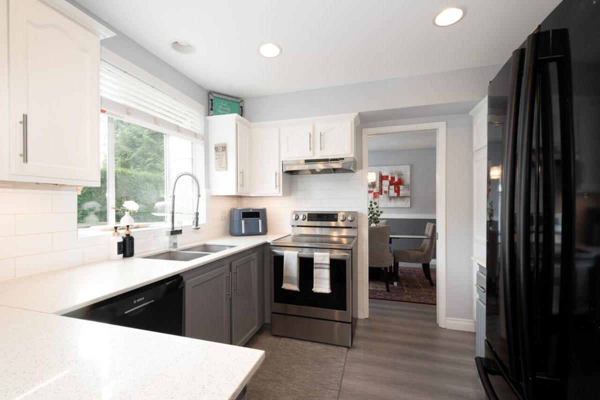 Primary Bedroom Photo of 829 Roche Point Drive, North Vancouver, BC