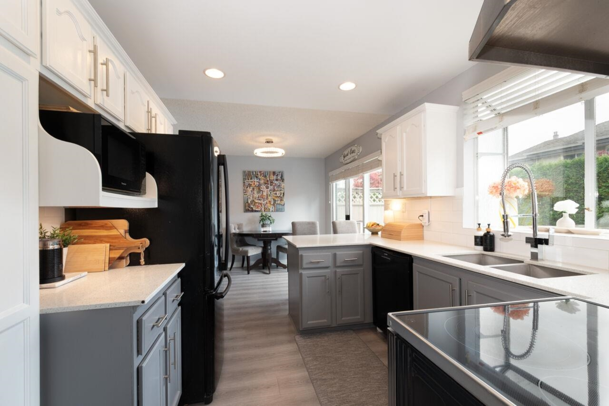 Walk-In Closet Photo of 829 Roche Point Drive, North Vancouver, BC