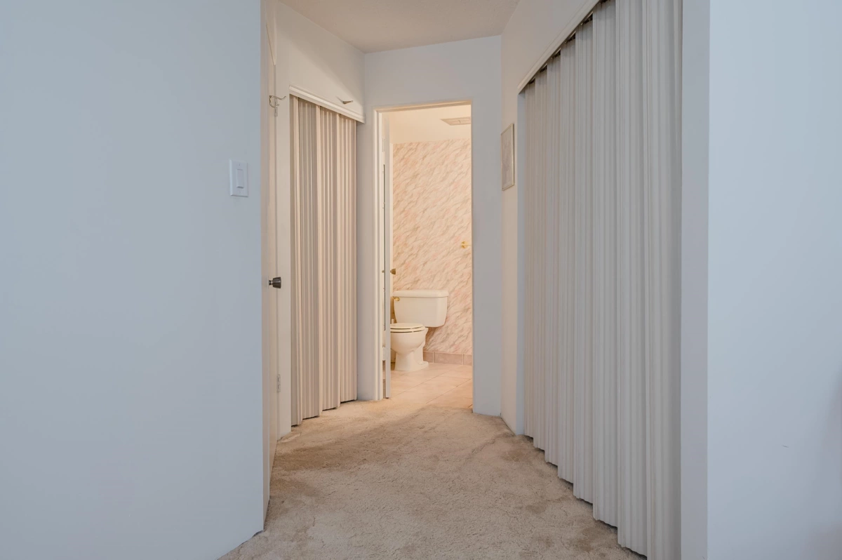 Basement Recreation Room Photo of 218 15020 North Bluff Road, White Rock, BC