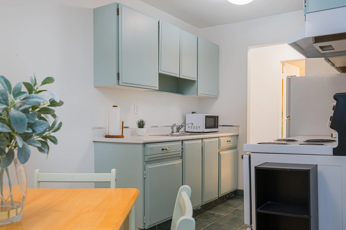 Bedroom 2 Photo of 218 15020 North Bluff Road, White Rock, BC