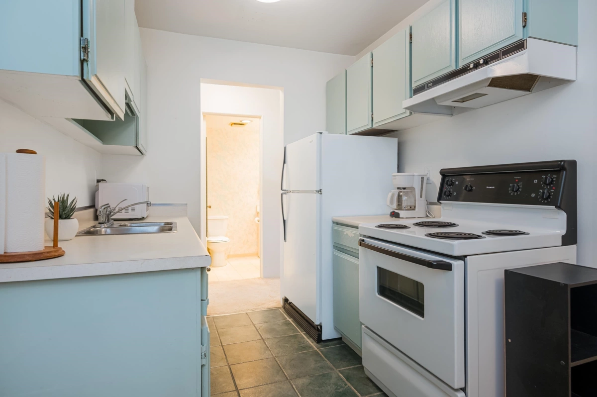 Bedroom 4 Photo of 218 15020 North Bluff Road, White Rock, BC