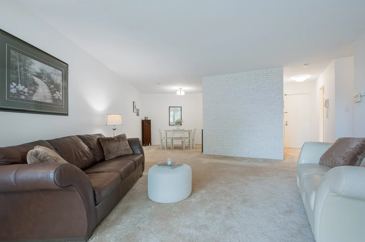 Breakfast Nook Photo of 218 15020 North Bluff Road, White Rock, BC