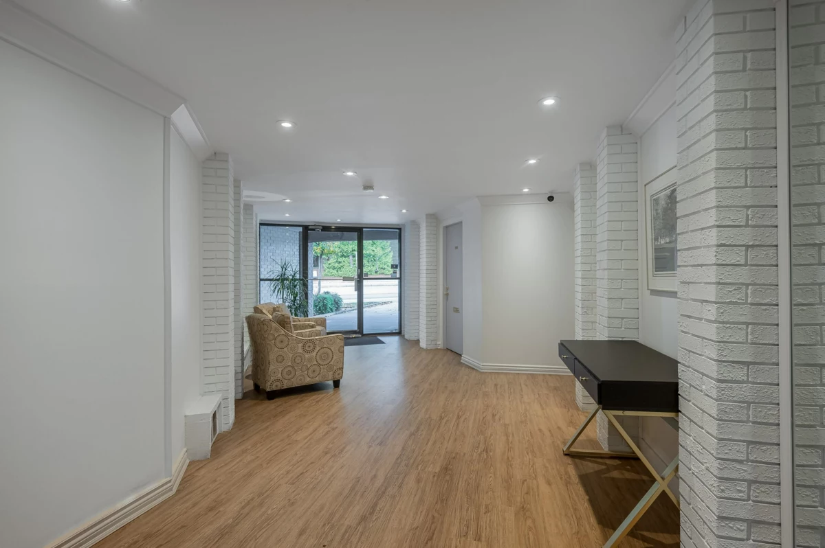 Family Room Photo of 218 15020 North Bluff Road, White Rock, BC