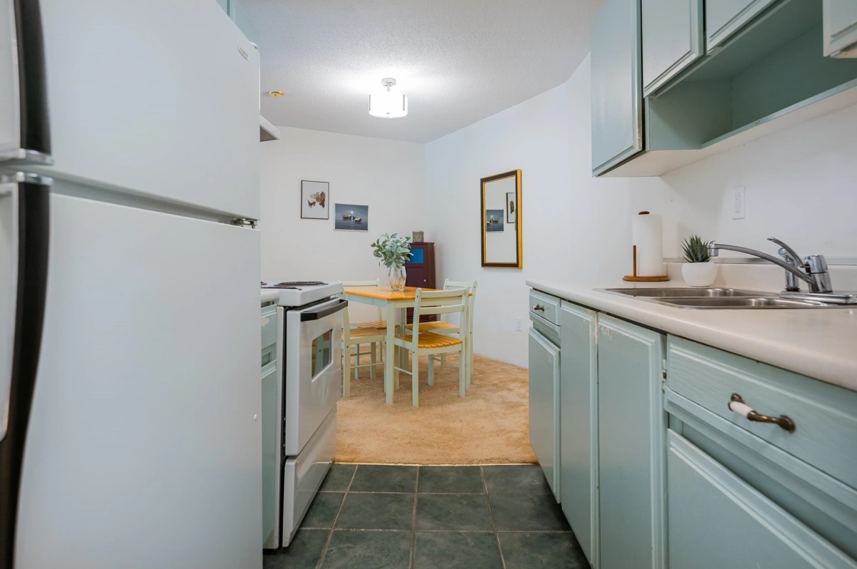 Guest Bathroom Photo of 218 15020 North Bluff Road, White Rock, BC