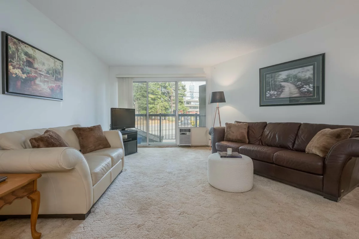 Kitchen Photo of 218 15020 North Bluff Road, White Rock, BC
