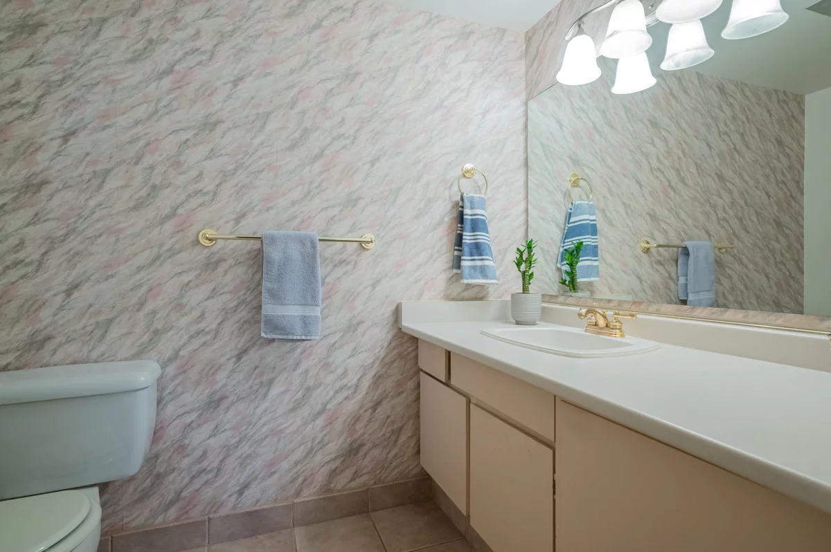 Laundry Room Photo of 218 15020 North Bluff Road, White Rock, BC