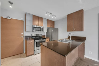 Kitchen Island Photo of 1703 977 Mainland Street, Vancouver, BC