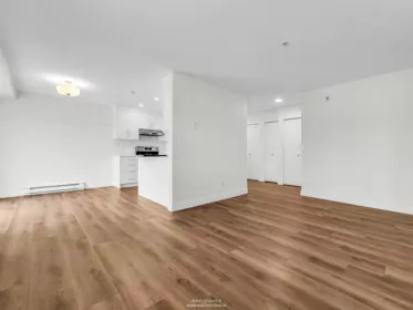 Kitchen Photo of 402 12130 80 Avenue, Surrey, BC