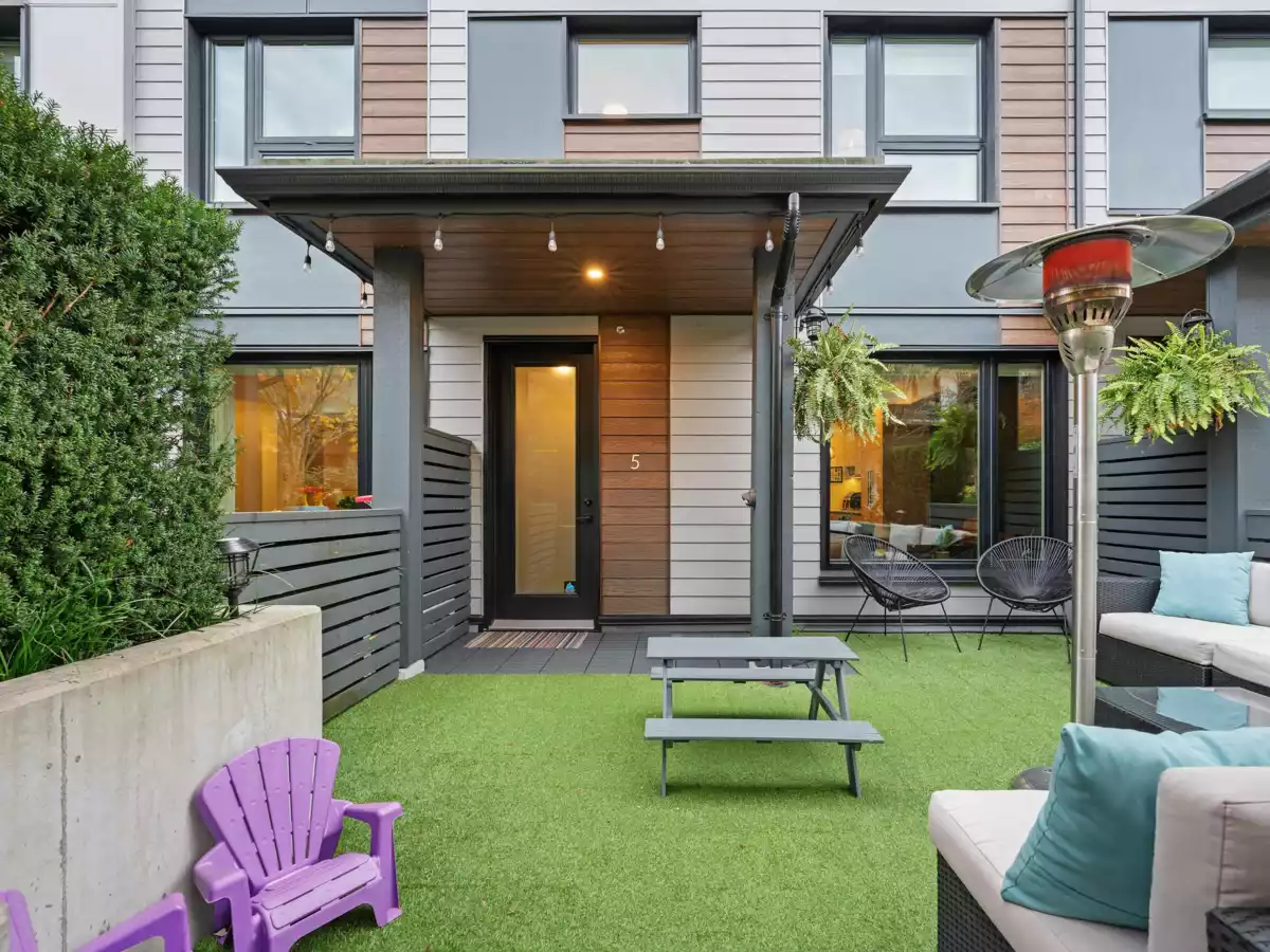 Bedroom 3 Photo of 5 528 E 2nd Street, North Vancouver, BC