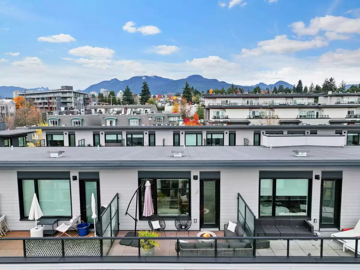 Guest Bathroom Photo of 5 528 E 2nd Street, North Vancouver, BC