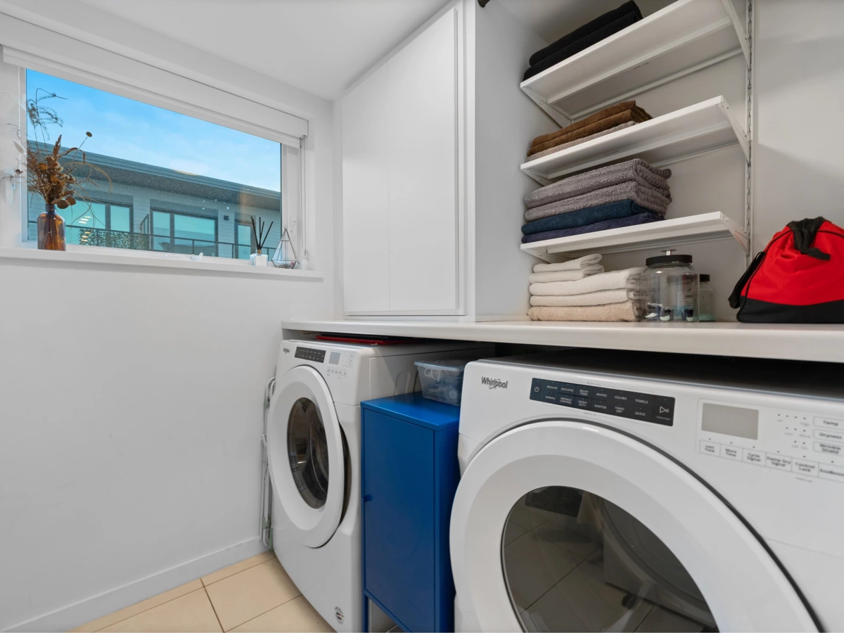 Hallway Photo of 5 528 E 2nd Street, North Vancouver, BC