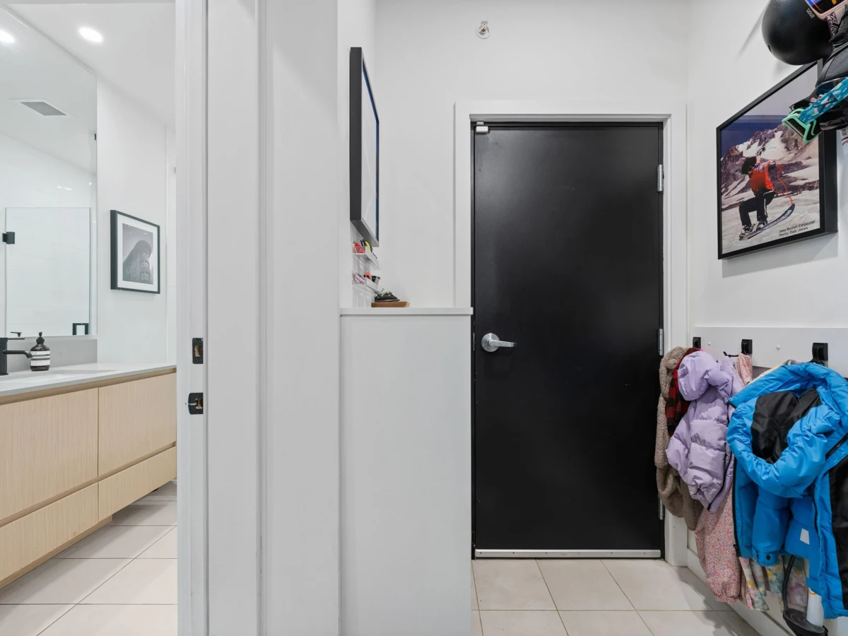 Hot Tub / Spa Photo of 5 528 E 2nd Street, North Vancouver, BC