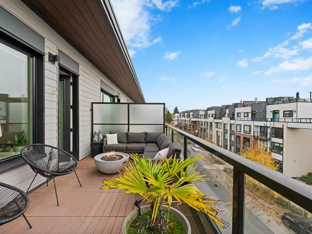 Mudroom Photo of 5 528 E 2nd Street, North Vancouver, BC