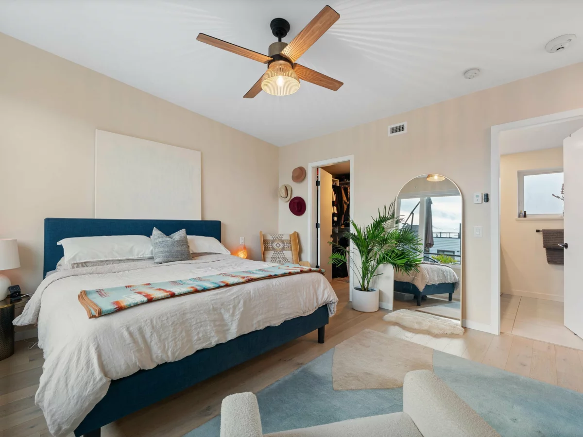 Powder Room Photo of 5 528 E 2nd Street, North Vancouver, BC