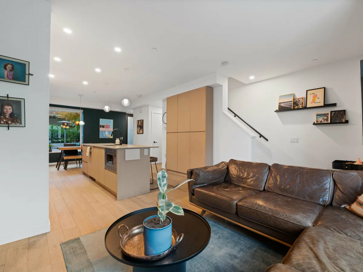 Walk-In Closet Photo of 5 528 E 2nd Street, North Vancouver, BC