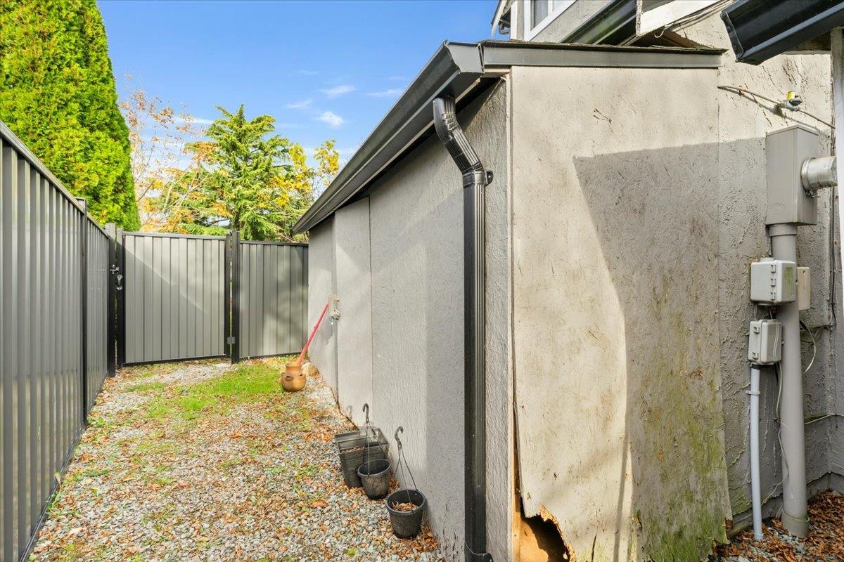 Backyard Photo of 19412 62 Avenue, Surrey, BC