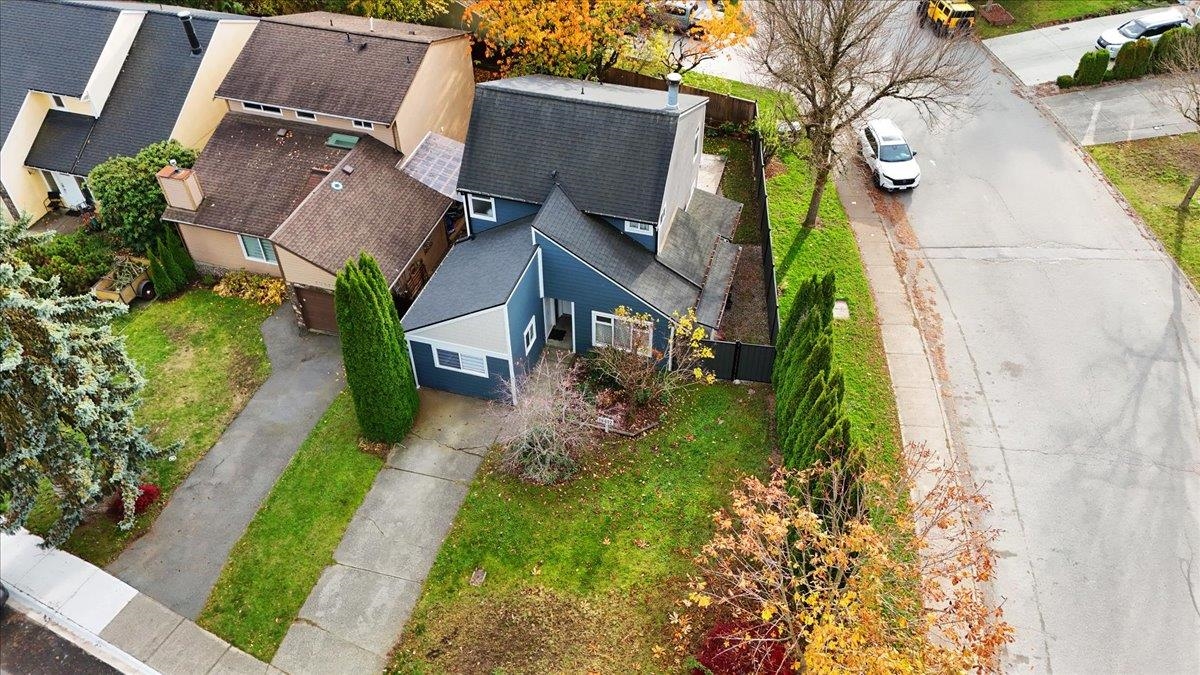 Family Room Photo of 19412 62 Avenue, Surrey, BC