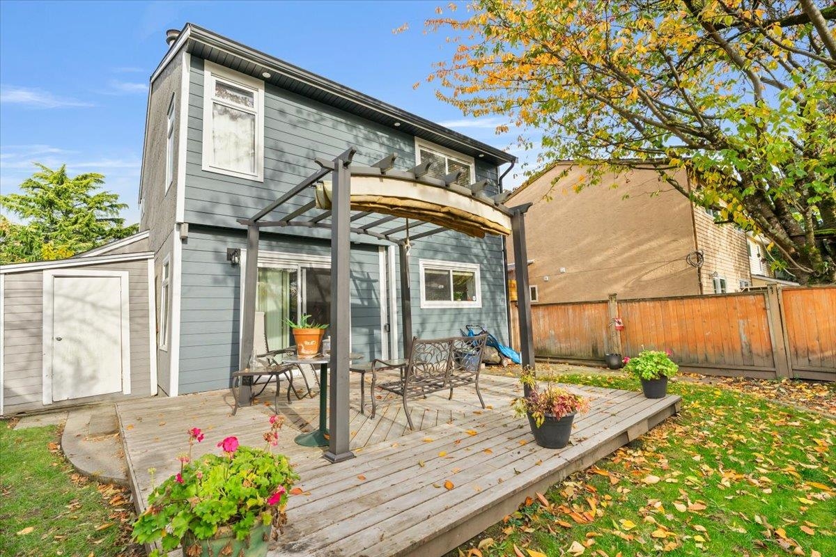 Front Yard Photo of 19412 62 Avenue, Surrey, BC