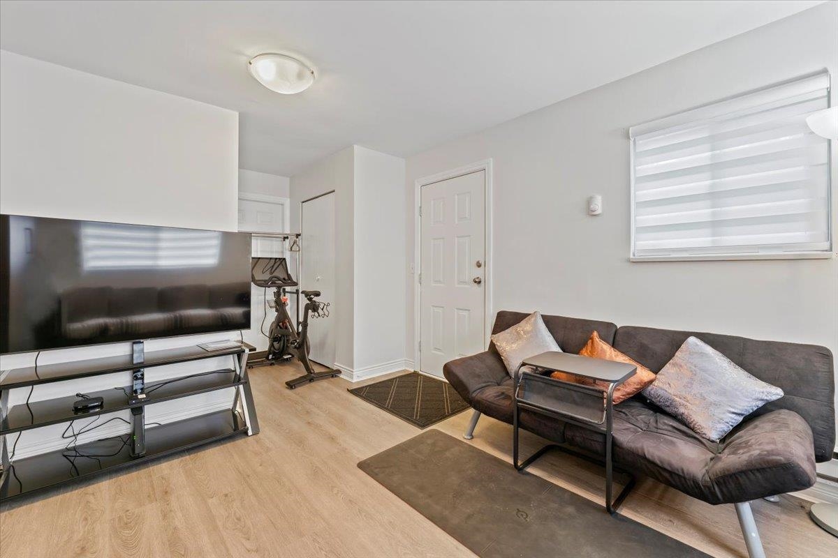 Kitchen Photo of 19412 62 Avenue, Surrey, BC