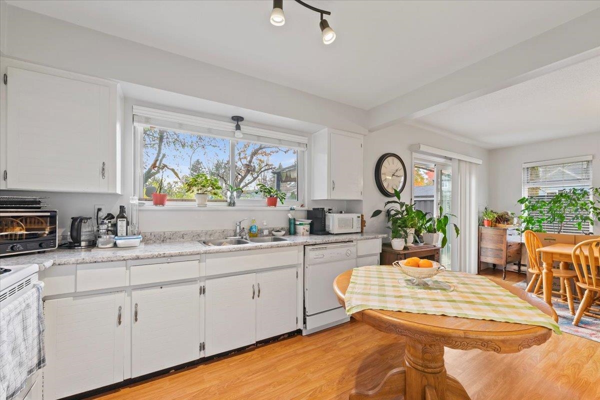 Laundry Room Photo of 19412 62 Avenue, Surrey, BC