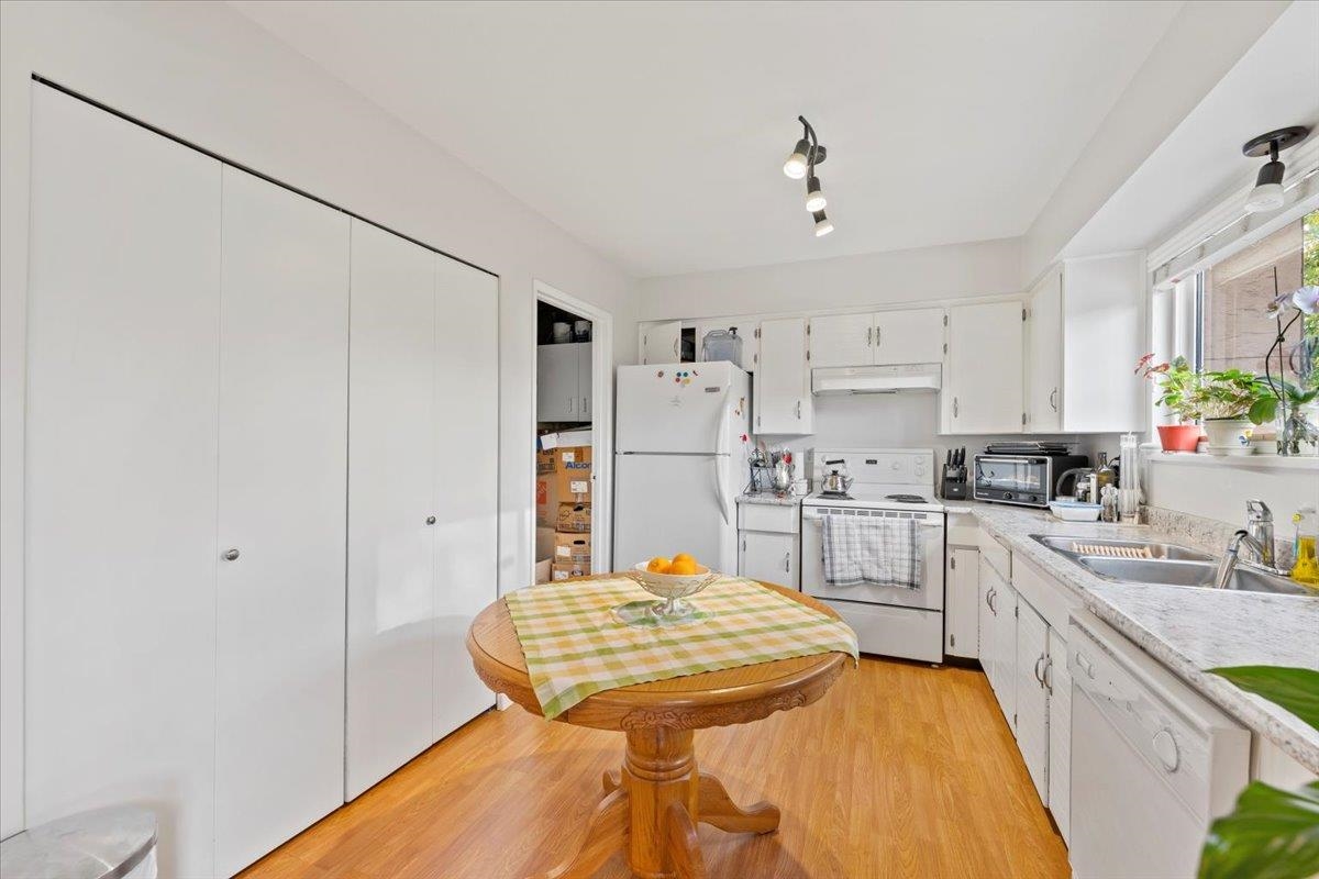 Primary Bathroom Photo of 19412 62 Avenue, Surrey, BC