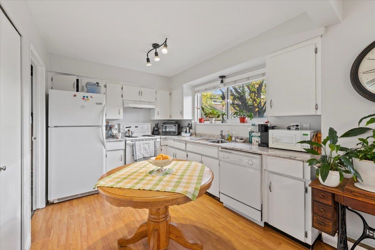 Primary Bedroom Photo of 19412 62 Avenue, Surrey, BC