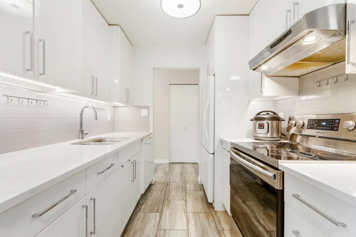 Primary Bathroom Photo of 324 4373 Halifax Street, Burnaby, BC