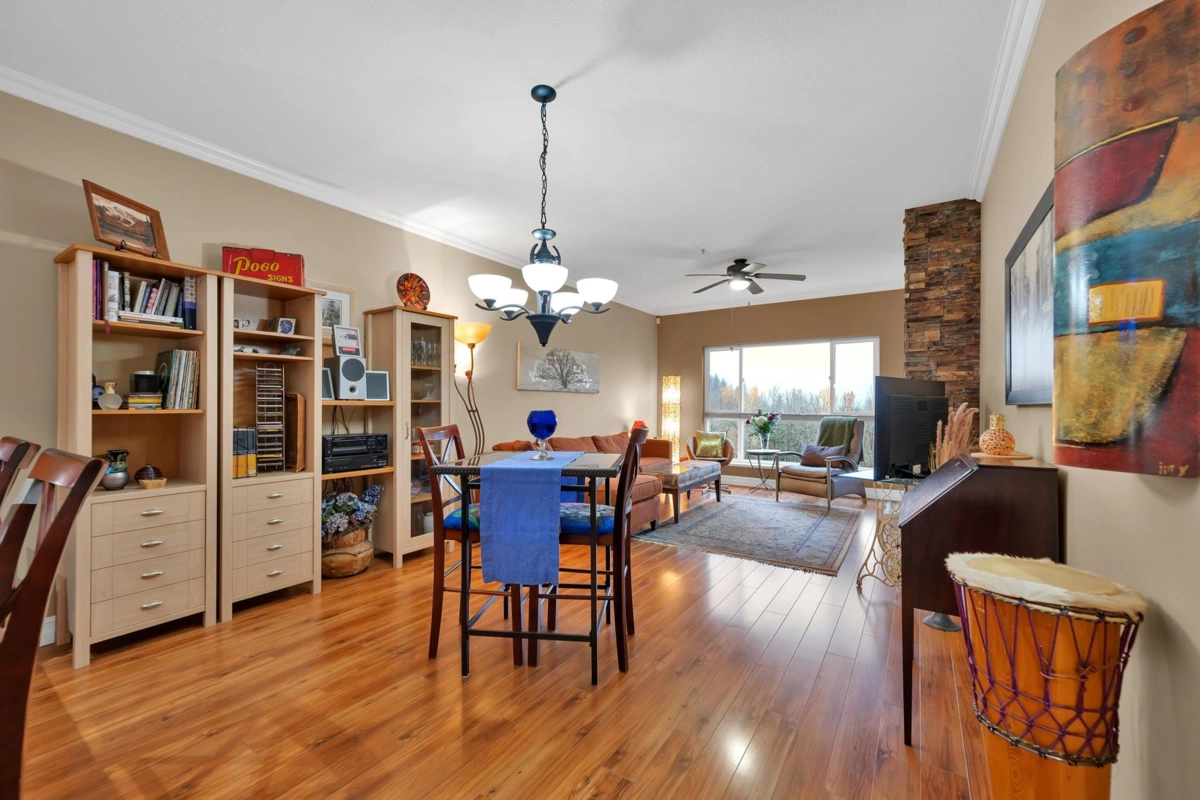 Breakfast Nook Photo of 205 33755 7 Avenue, Mission, BC