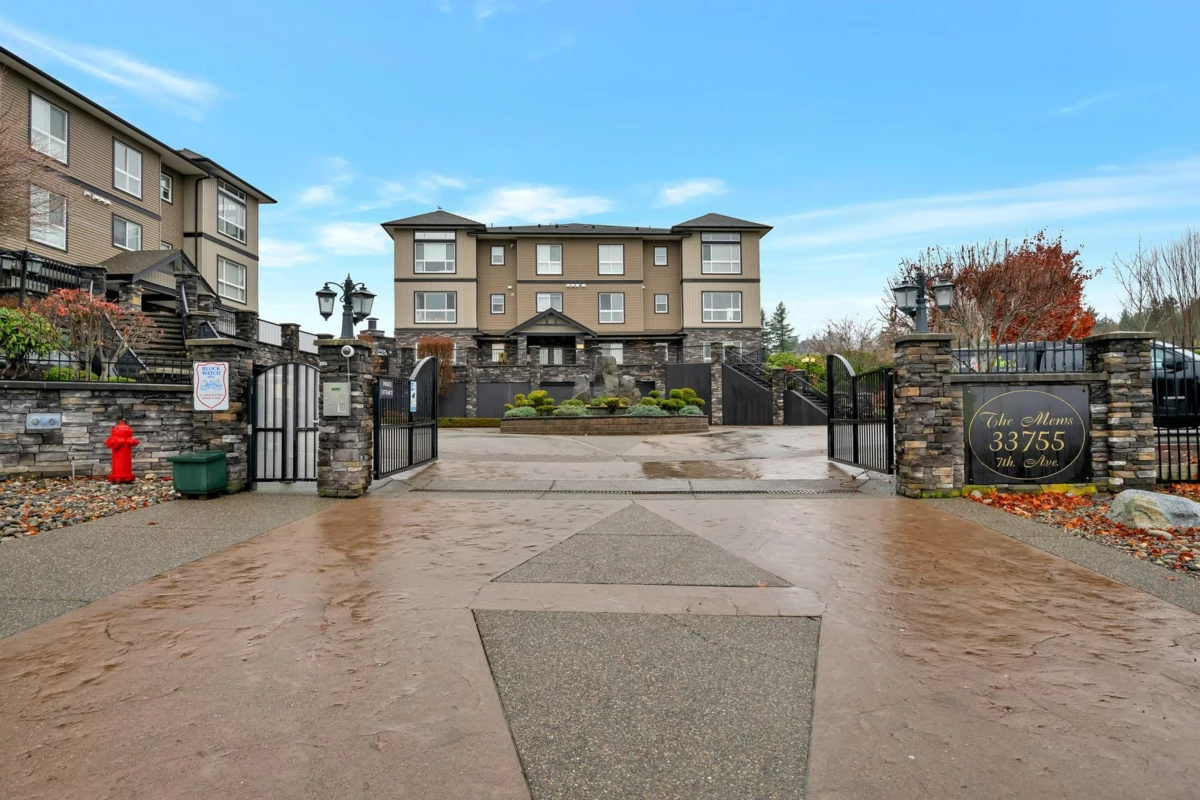 Exterior Front Photo of 205 33755 7 Avenue, Mission, BC
